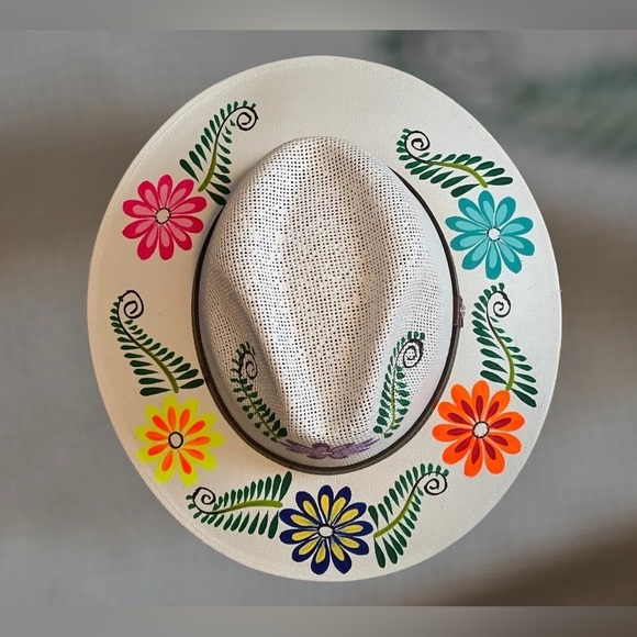 White Multi Flower Hat - Picture 2 of 2